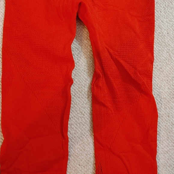 EUC FABLETICS red perforated leggings - Picture 4 of 6
